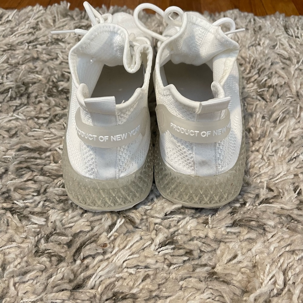 Athletic shoes - Picture 2 of 4